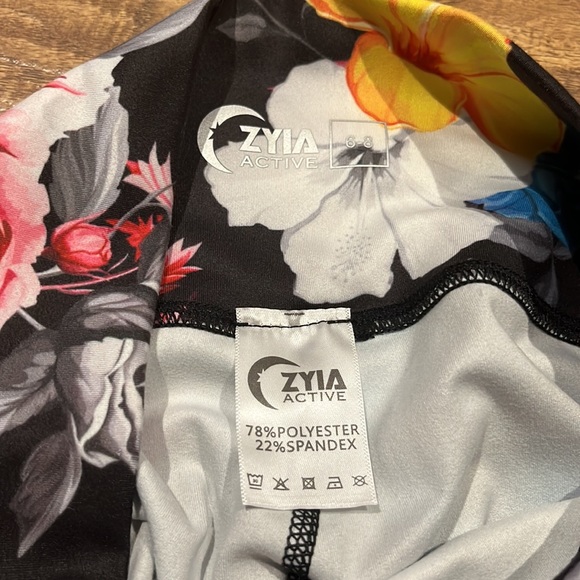 Zyia Active dark floral mesh high-rise 7/8 length leggings - Picture 8 of 10